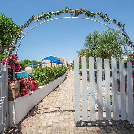 Apartahotel Eleni Holidays With Swimming Pool, Corfu Sidárion