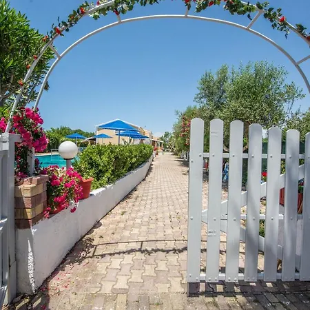 Apartahotel Eleni Holidays With Swimming Pool, Corfu 3*