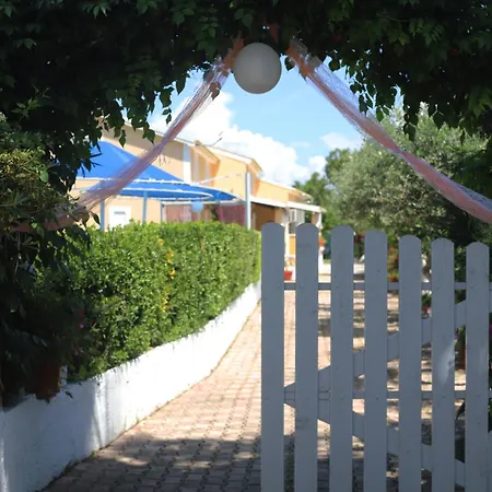 Eleni Holidays With Swimming Pool, Corfu Apartahotel 3*